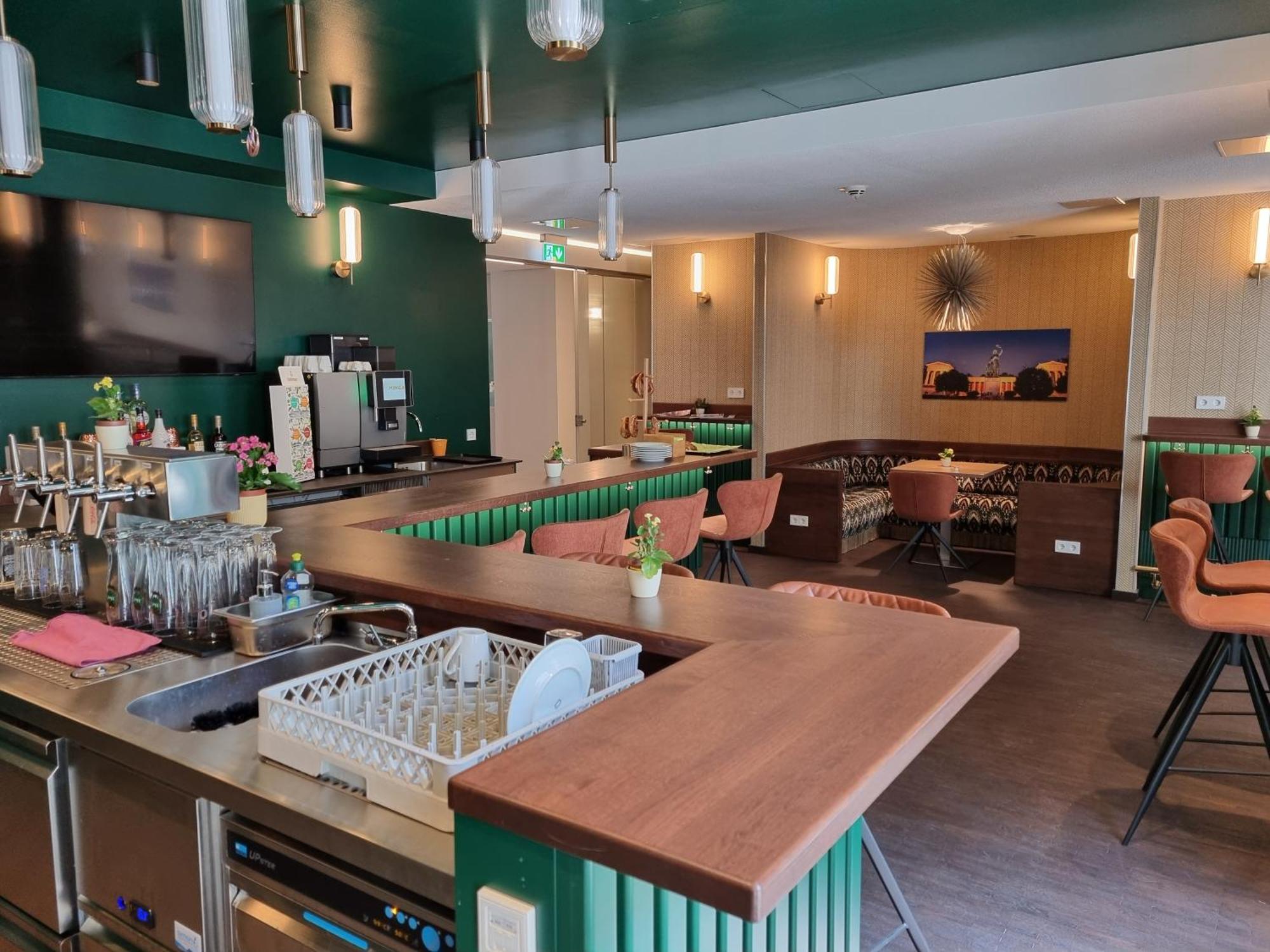 Hotel Carathotel 3*